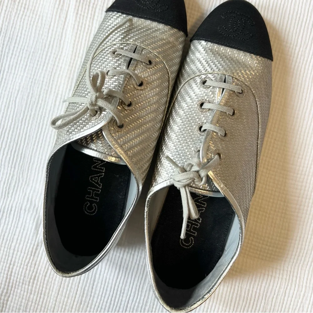 Pre owned Chanel Oxford Loafers Metallic Silver w/Black Toe Size 38 1/2 - Picture 8 of 12